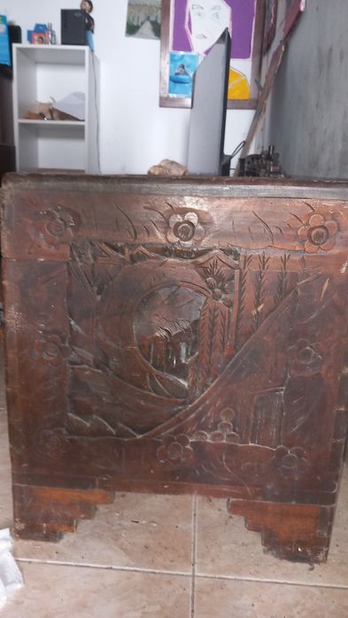 Antiguidade Baú com Motivos Marítimos