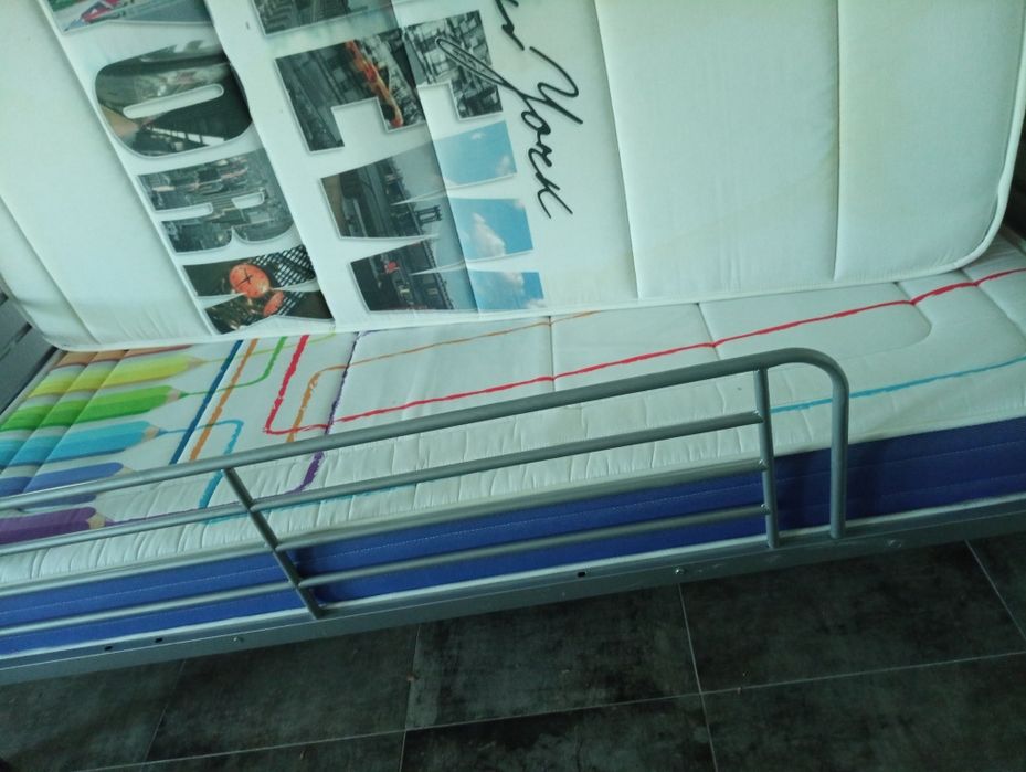 Cama - Beliche mais 2 colcões - Usados em muito bom estado