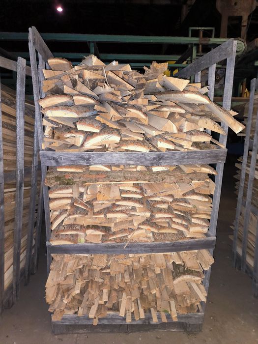 Дрова колоті, обрізь  дуба, вугілля.