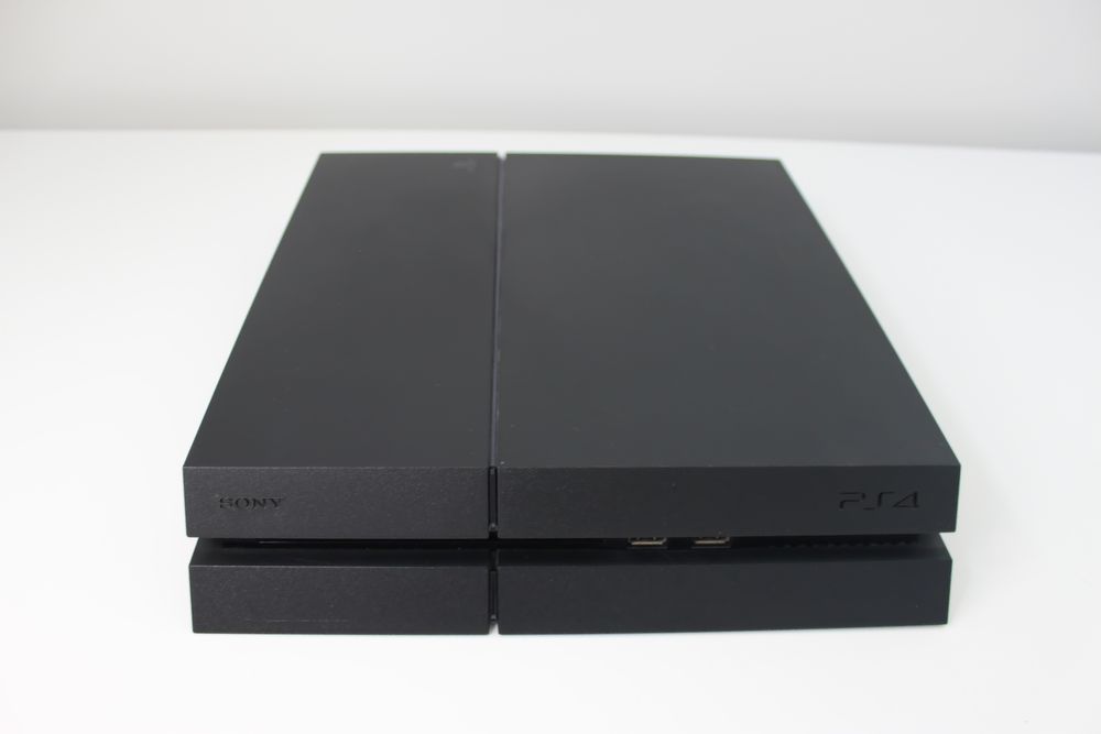 PS4 1Tb/ 2 comandos/ 1 cabo de carregamento/ Caixa original