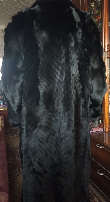 Продам натуральну хутряну шубу з нутрії