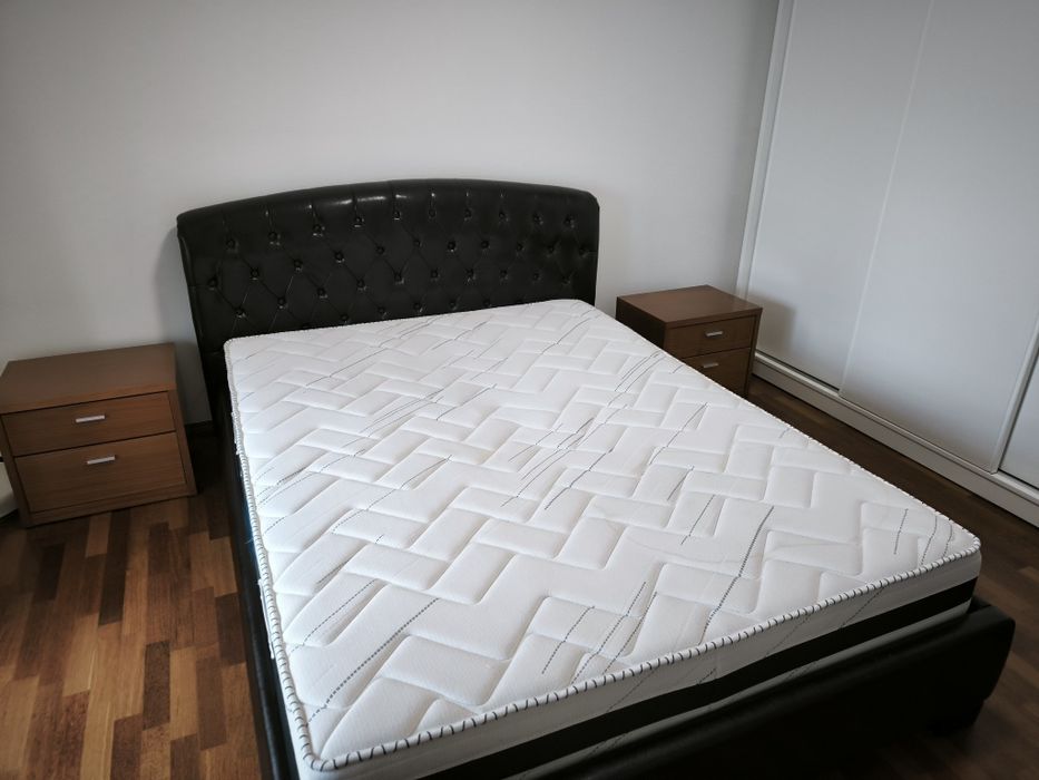 Cama casal como nova com estrado extra