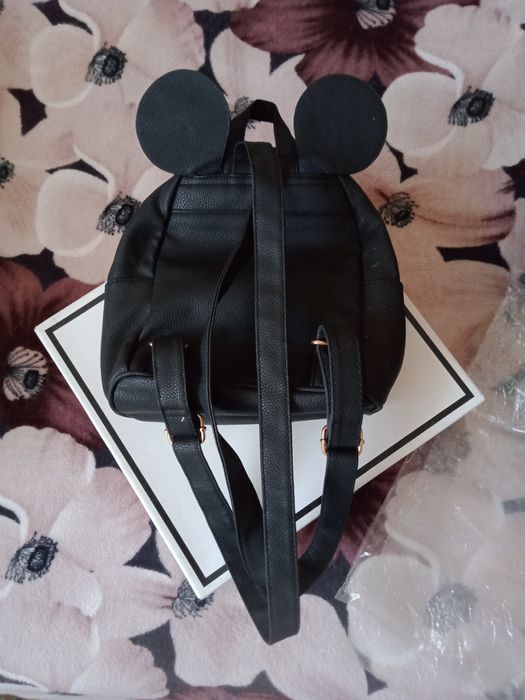 Рюкзак чорний дівочий.