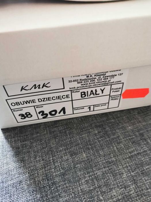 Białe buty komunijne