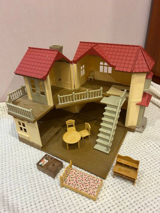 набір Sylvanian Families "Великий будинок із секретною мансардою"