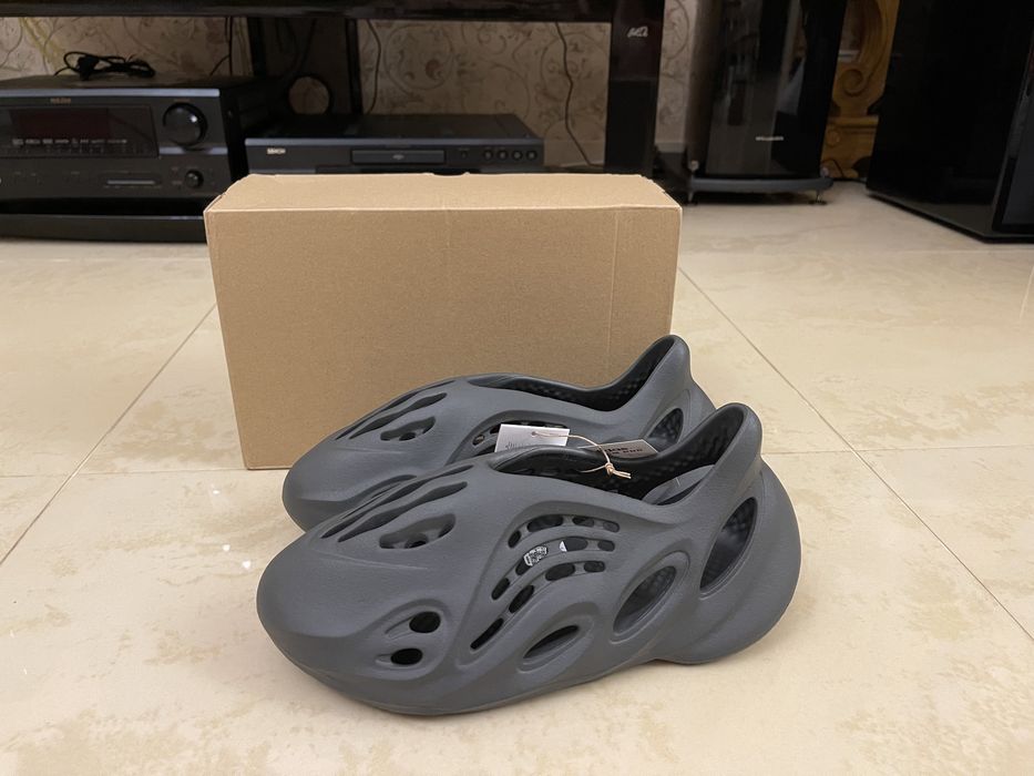 Фоам Ранеры Adidas Yeezy Foam Runner Carbon Оригинал