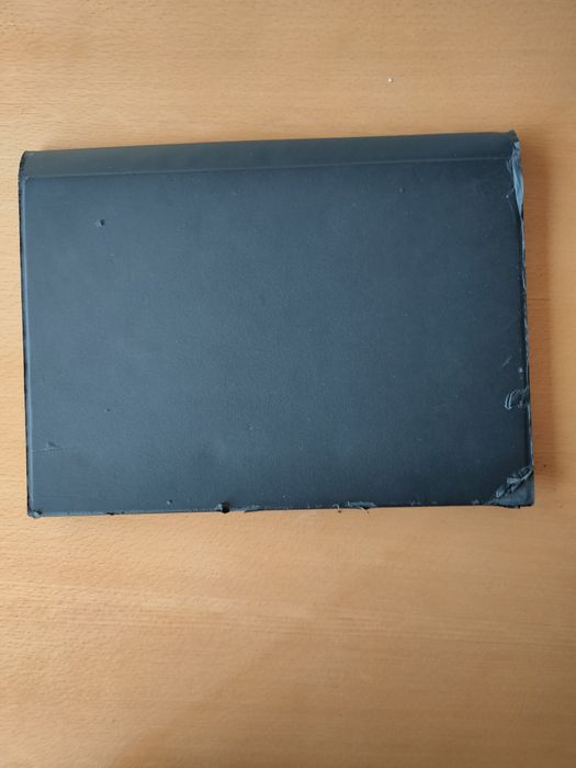 Teclado de tablet "Goodis" usado.