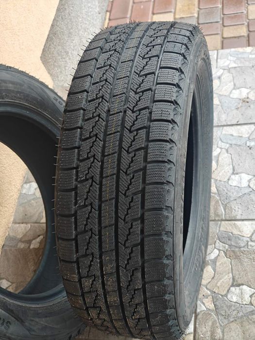 Нові легкові Шини Roadstone Winguard Ice 205/60 R16 95Q
