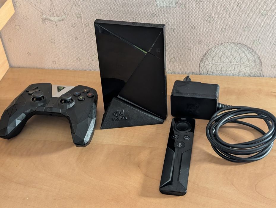Nvidia Shield TV 4K 2017•16GB•Комплект: пульт, NV:геймпад, підставка