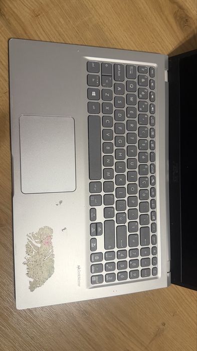 Laptop ASUS x515J uszkodzony