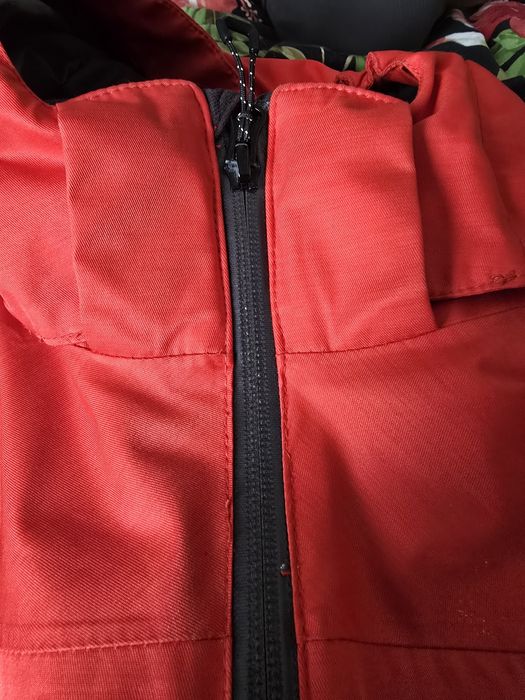 Kurtka techniczna Helly Hansen super stan. Na 164cm wzrostu.