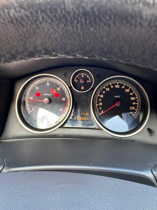 Opel Astra em bom estado.