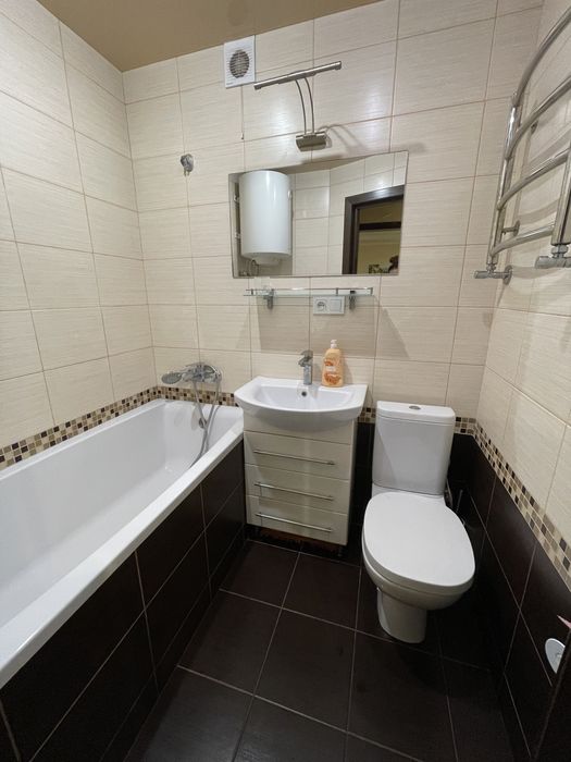 Однокімнатна квартира в ценрі подобово посуточно