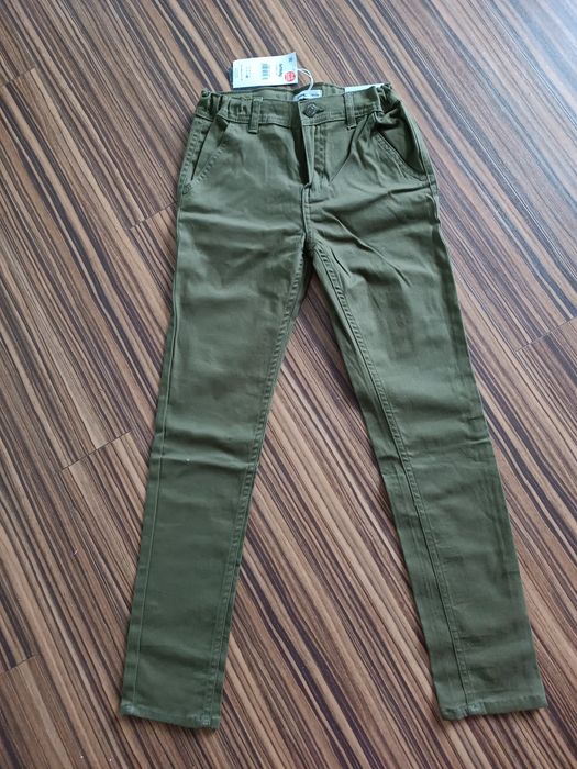 Nowe spodnie slim eleganckie i cienkie 140 Sinsay