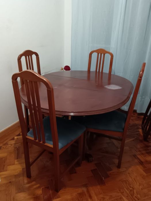 Mesa em Madeira 6 Cadeiras