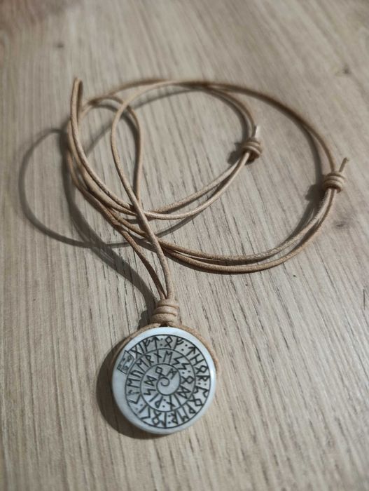 Naszyjnik runiczny Jormungandr z kości jelenia