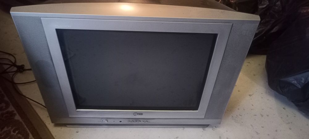 Продам телевизор LG 21fd4rg