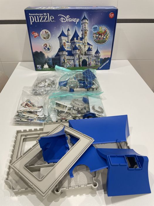 Puzzle 3D Castelo da Disney | 216 peças | +100 personagens Disney