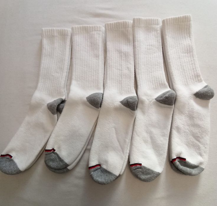 Nienoszone, białe skarpety  10 PLN/para