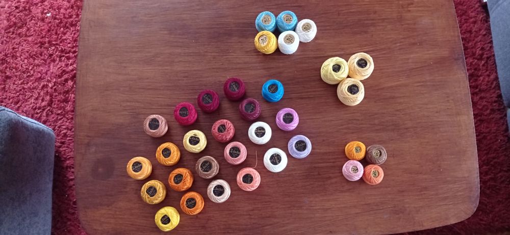 Linhas de bordados cores variadas (novelo)