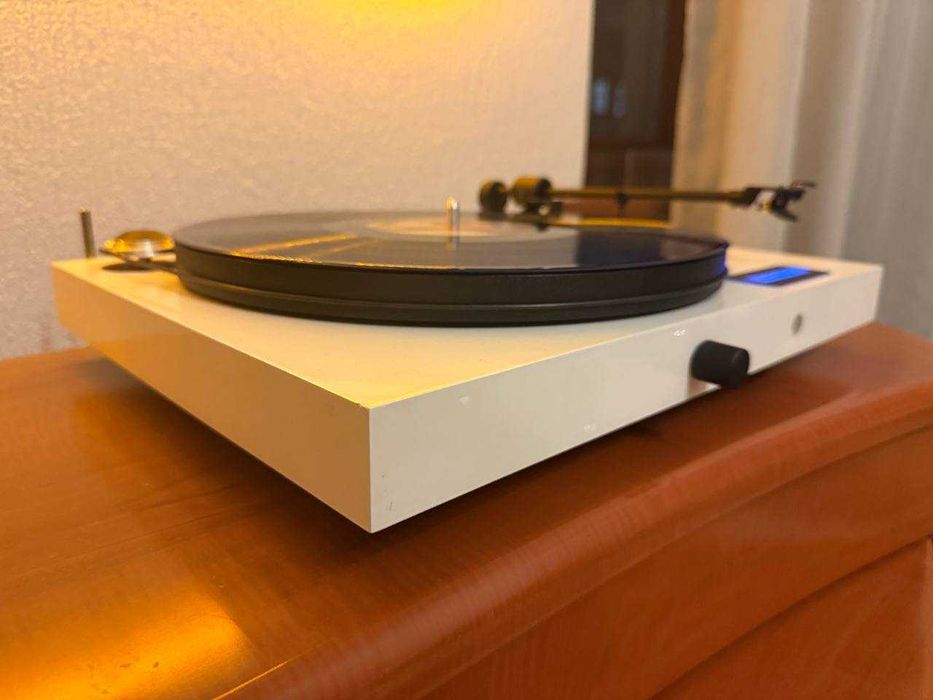 Програвач вінілу Pro-Ject Juke Box E1 OM5e White