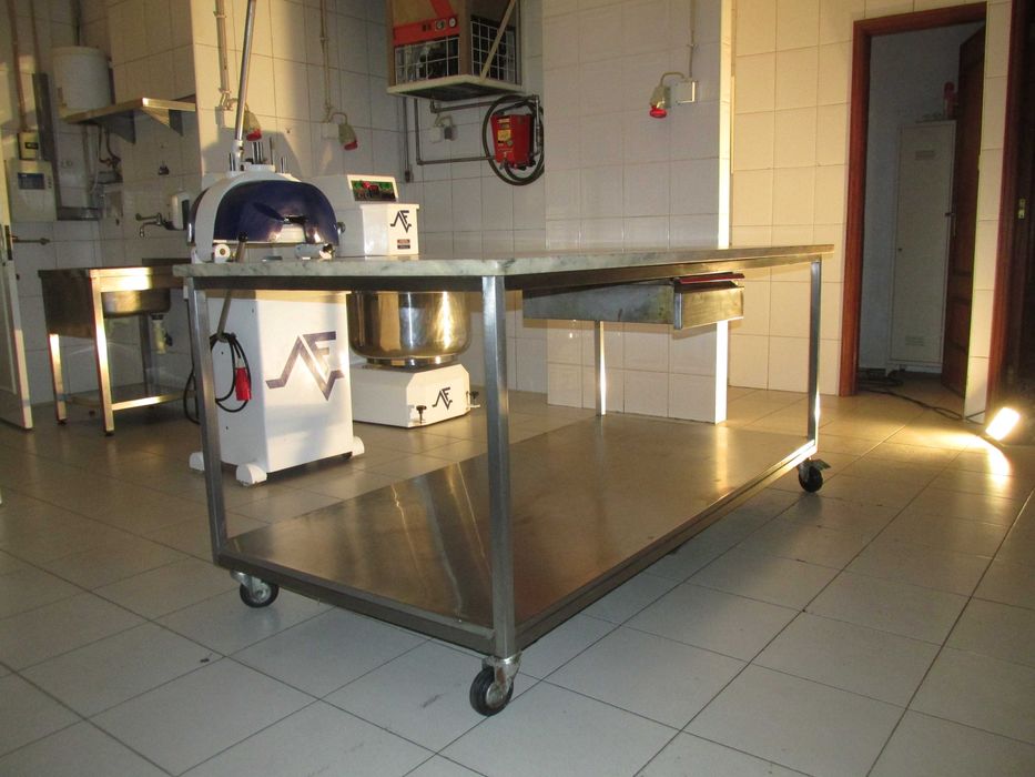 Material de fabrico de pão e pastelaria,  p/ venda a preço de SALDO…