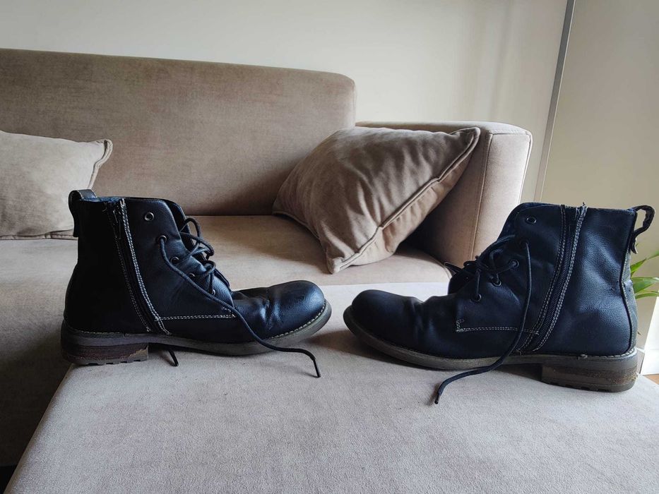 Botas Mustang tam. 43 em  bom estado