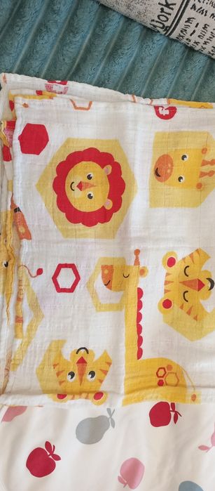 Лот пелёнок и пледик для малышей