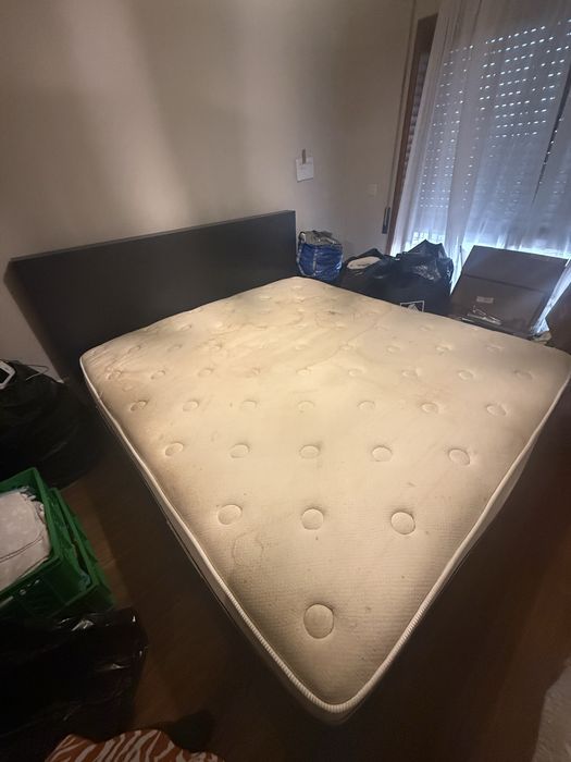 Cama  e colchão bom estado