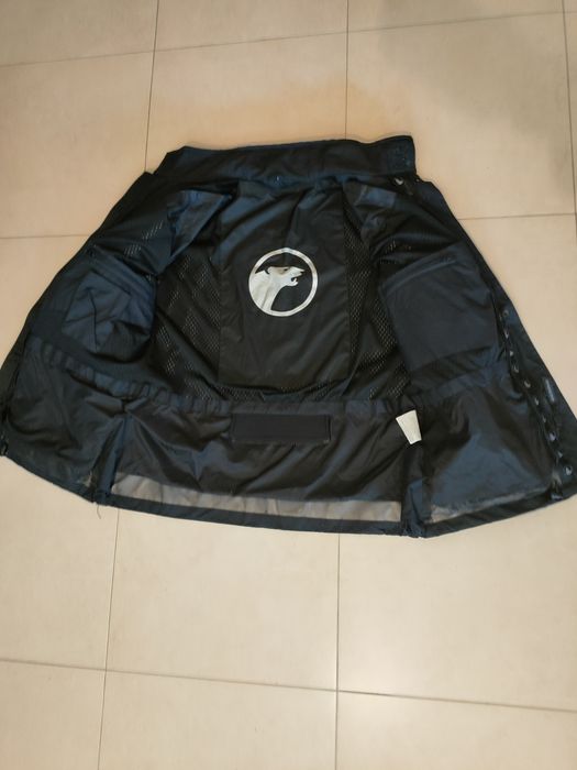 VENDO EQUIPAMENTO (cascos e calça)DE MOTO – CRIANÇA E ADULTO