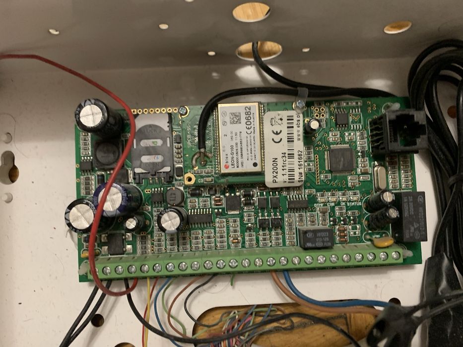 Kompletny system alarmowy – centrale, moduł GSM, czujniki, akcesoria