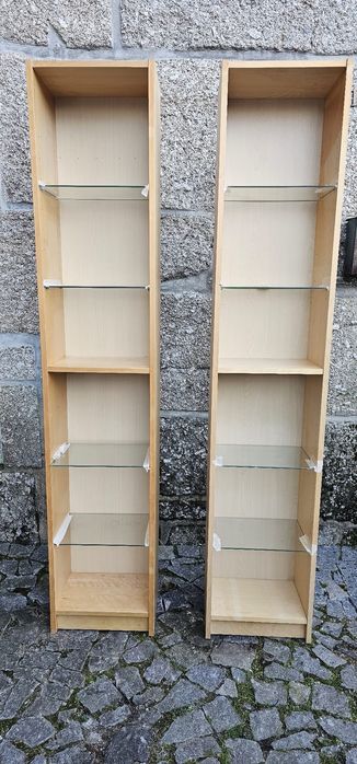 Estantes, duas. Em Travassós-Fafe