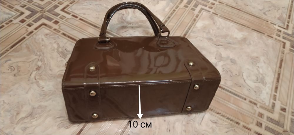 Сумка лаковая классическая