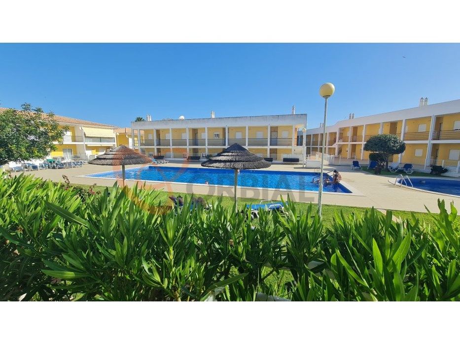 Apartamento T2 para venda com garagem e piscina em Vale Parra, Albu...
