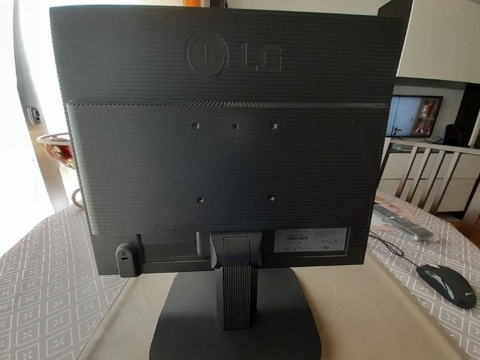 monitor/computer64409299376130123