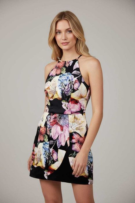 Короткое платье в цветы на бретелях Lipsy, р. XS