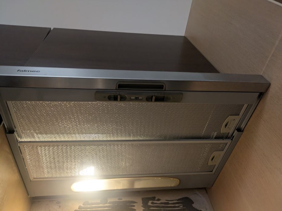 Okap kuchenny podszawkowy