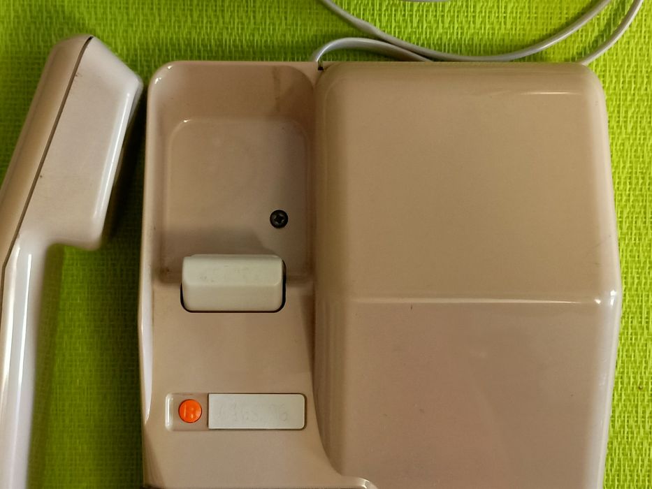 Stary telefon stacjonarny - ELEKTRON