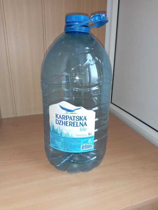 Бутылки пластиковые 6 л