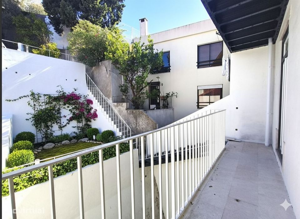 T2 em Prédio de Charme Reabilitado com jardinm | Arroios – Lisboa