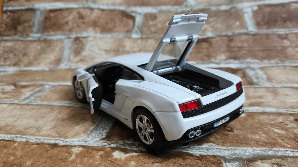 Машинка, іграшка Lamborghini Gallardo LP 560-4 1:24 - Maisto