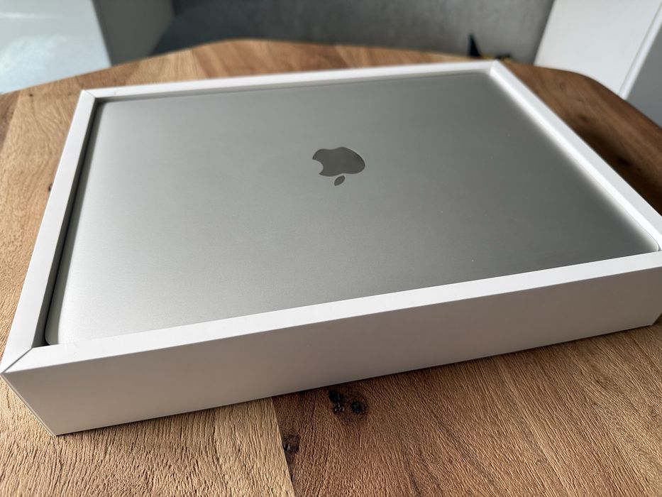 Macbook Pro 13” A2251 16/512GB touchbar stan idealny+