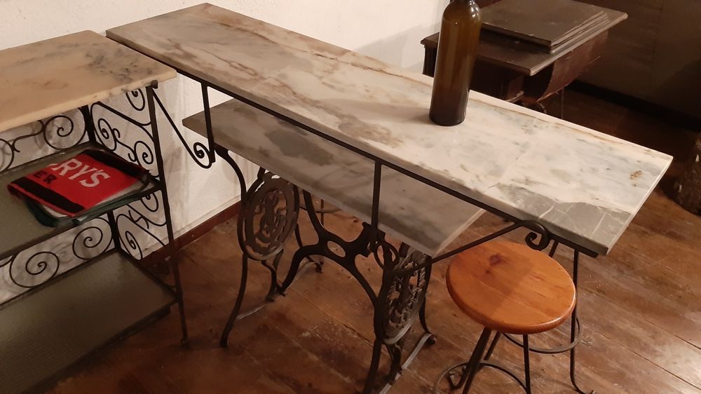 Balcão de bar com bancos