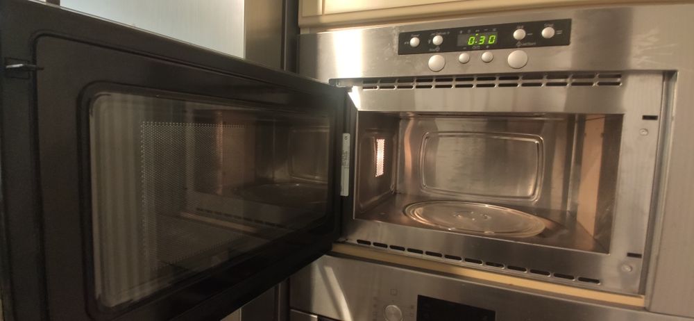 Mikrofala Whirlpool do zabudowy.Mikrofalówka