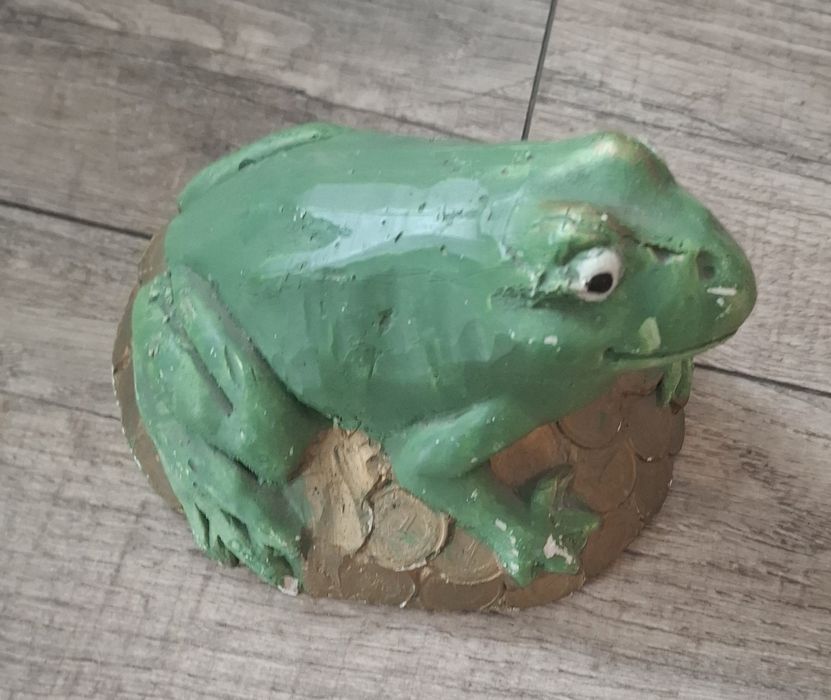 Żabka z ceramiki