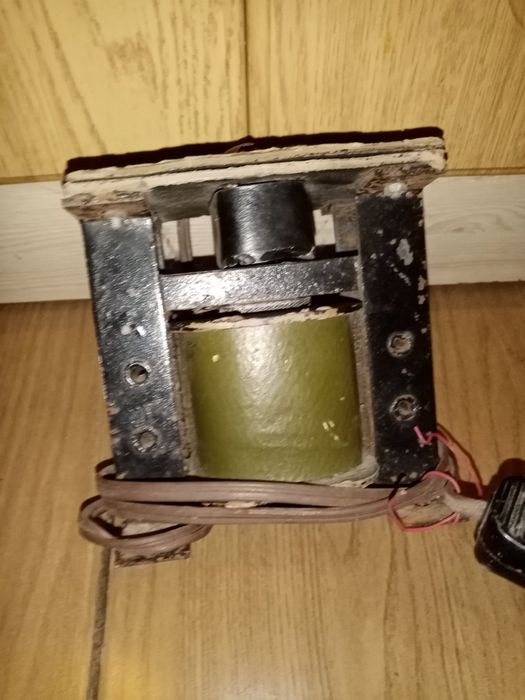 Продам автотрансформатор,220 на 127 вольт.
300 ват