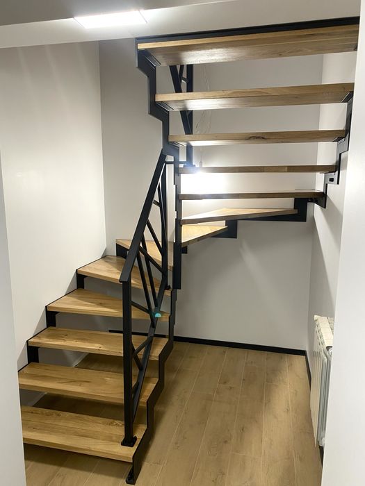 Schody metalowe, stalowe, nowoczesne, loft, na jednej belce, samonośne