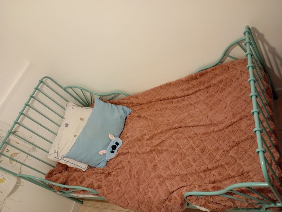 Cama de criança extensível do IKEA