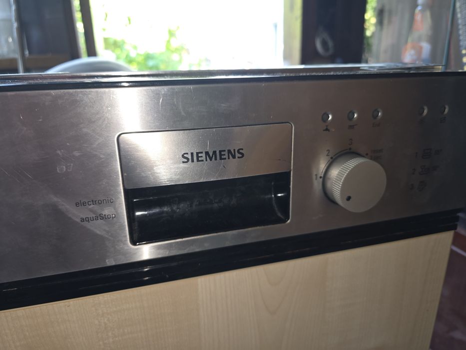 Продам бу посудомийну машину Simens . Машина з німеччини. Повністю в робочому стані, власноруч привозив з німеччини.