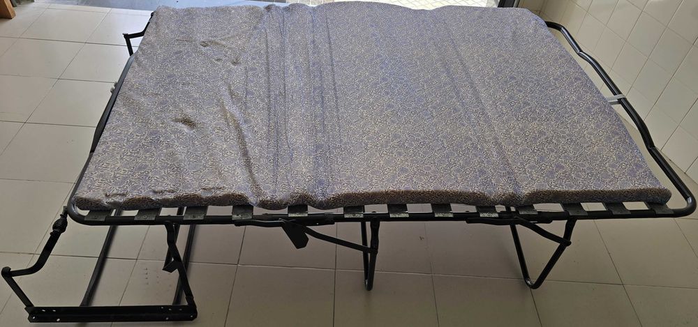 Sofá cama  2 lugares + 2 poltronas